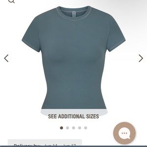 Amazing condition never worn skims cotton jersey tee size small